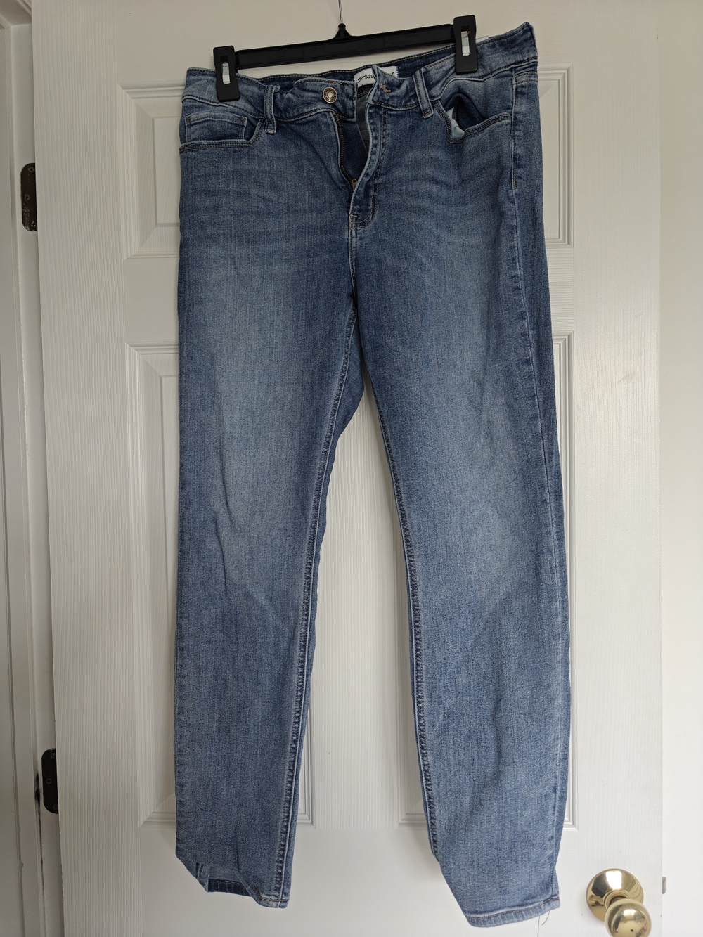 Women's Straight-Leg Jeans in Light Blue Wash